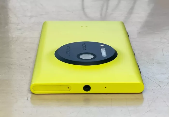 Nokia Lumia 1020 (Used) - Image 4