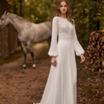 Customized Elegant White Chiffon Wedding Dress with O-Neck Long Sleeves Sexy Court Train Backless Special Occasion Gowns (New)