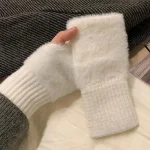 Autumn Winter Soft Mink Fleece Half Finger Gloves Women Plush Knitted Fingerless Gloves (New)